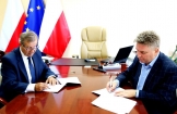 Podpisanie umowy na dofinansowanie zakupu mikrobusa dla Warsztatu Terapii Zajęciowej w Połańcu